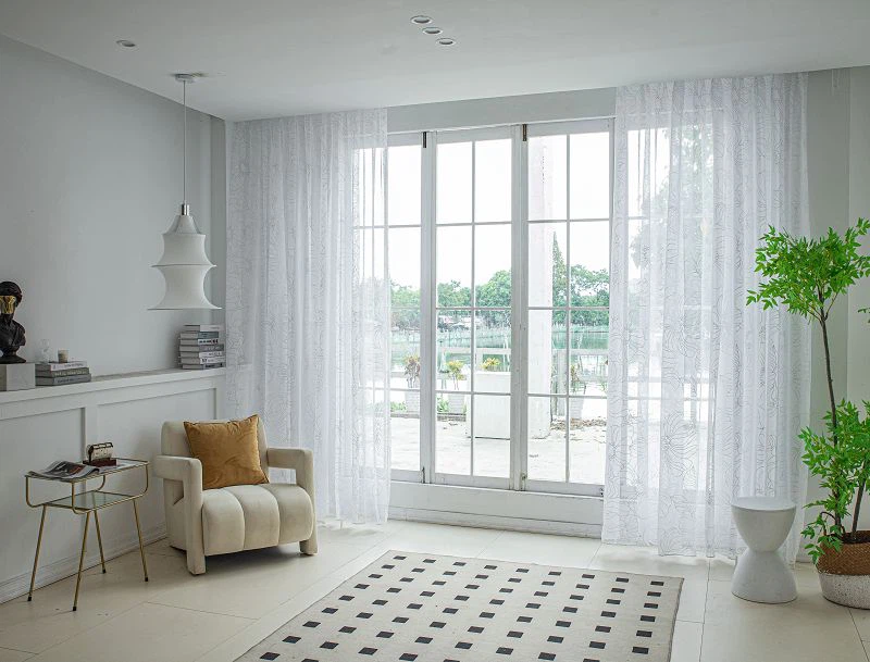 Doli ファブリック大きな花と銀箔のカーテン