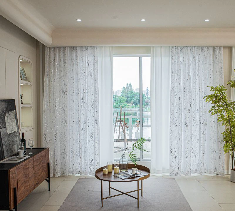 Doli 蓮と銀箔のファブリックウィンドウ スクリーン